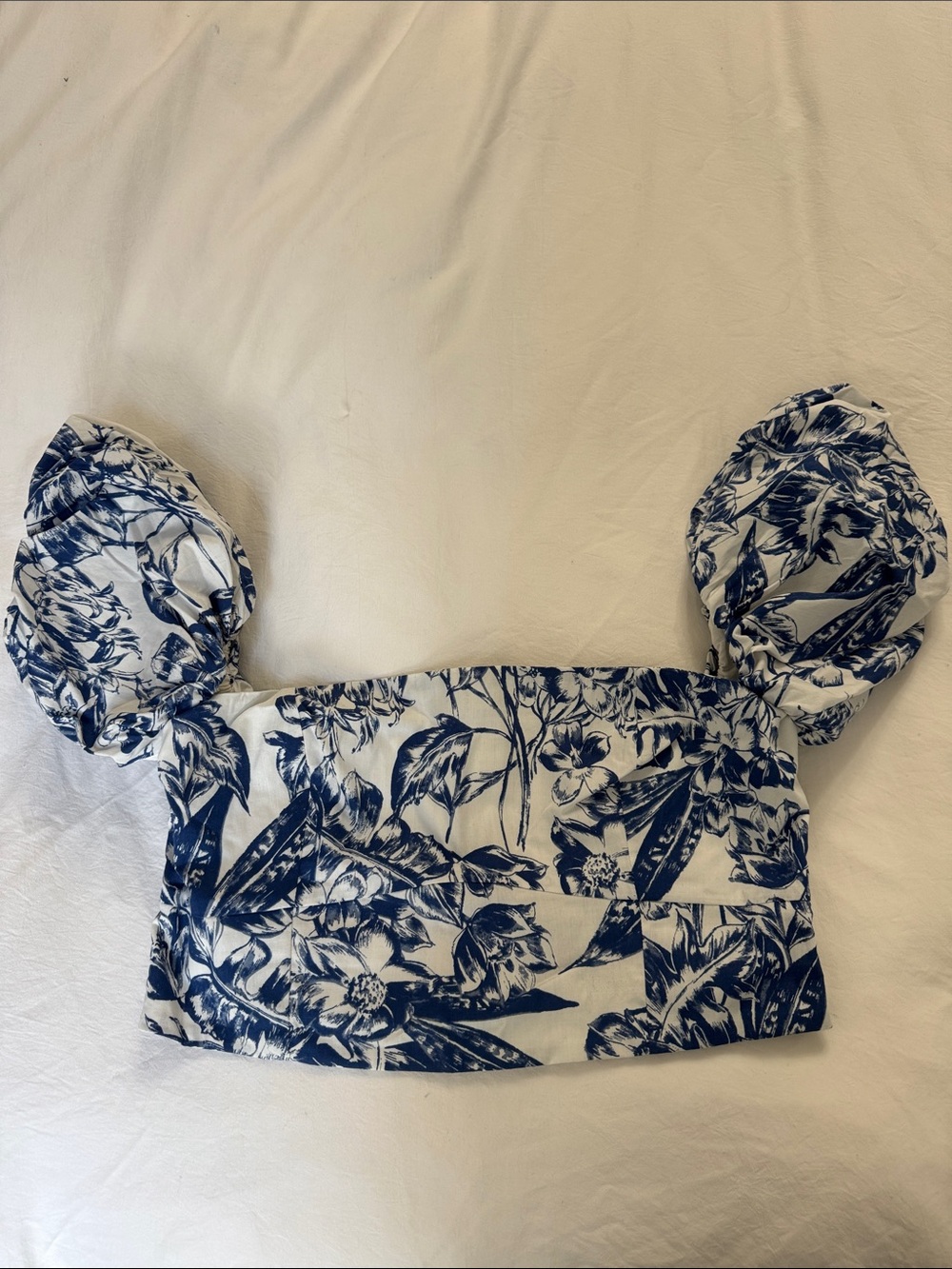 Abercrombie & Fitch Blue and White Floral Puff-Sleeve Crop Top